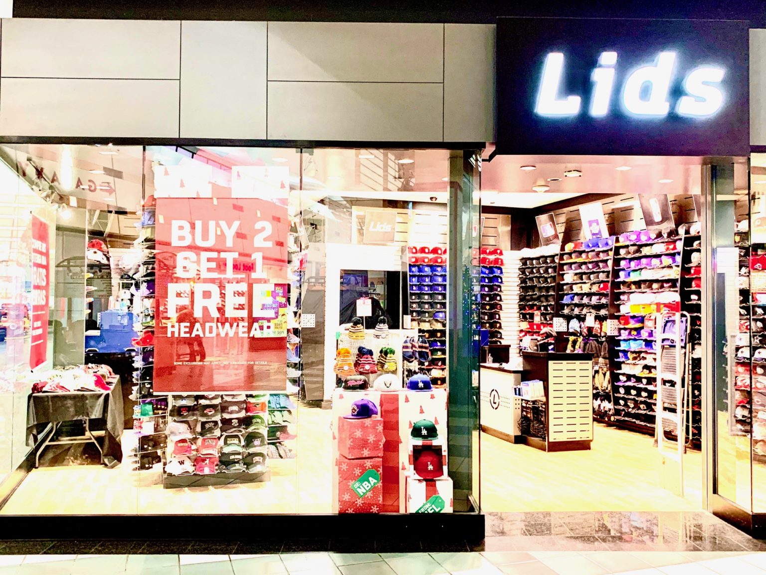 Lids Boulevard Mall